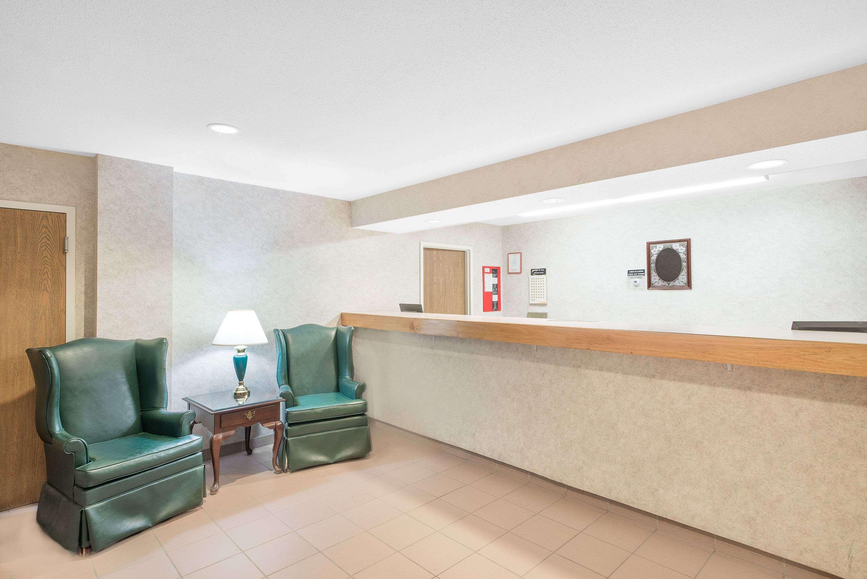 Super 8 By Wyndham Canandaigua Exterior photo