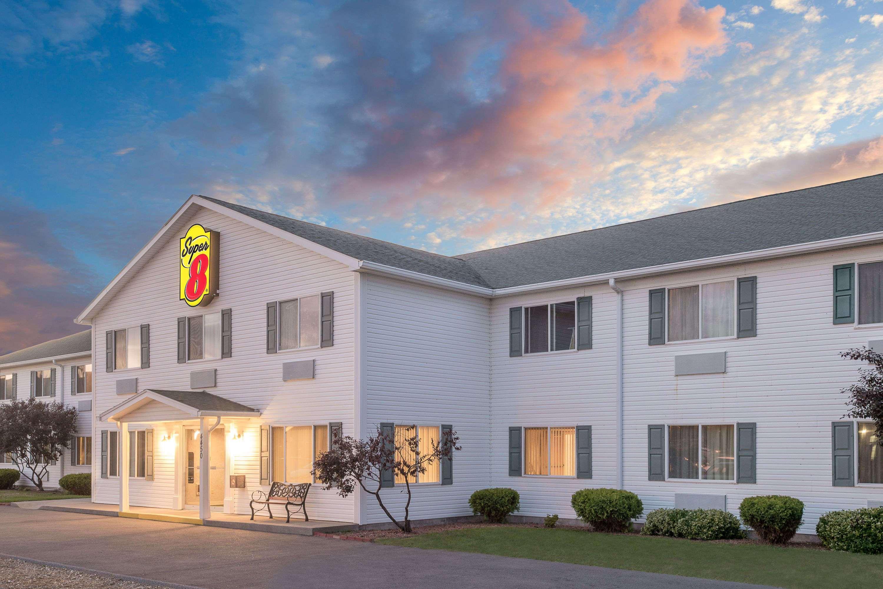 Super 8 By Wyndham Canandaigua Exterior photo